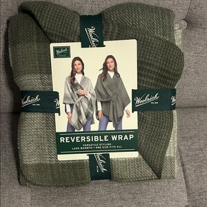 Woolrich Reversible Wrap in Olive and Charcoal